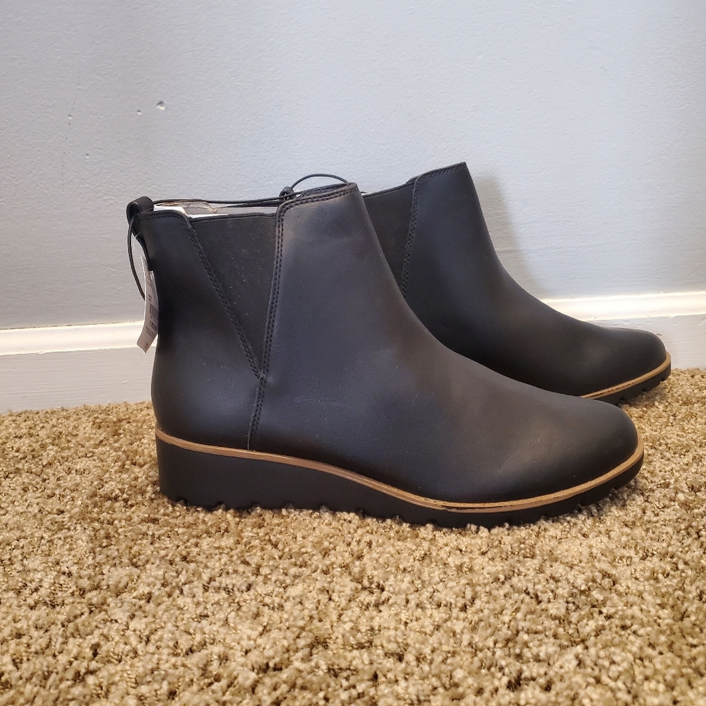 St. Johns Bay Booties Women Size 11M Black Water Resistant Memory Foam